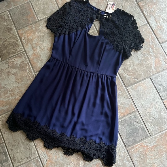 ⭐️BOGO FREE⭐️ URBAN OUTFITTERS Pins and Needles Navy and black NWT size L - Picture 8 of 14
